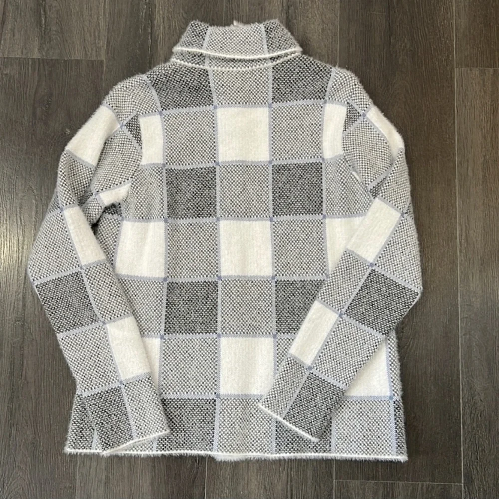 Shacket - Picture 2 of 3